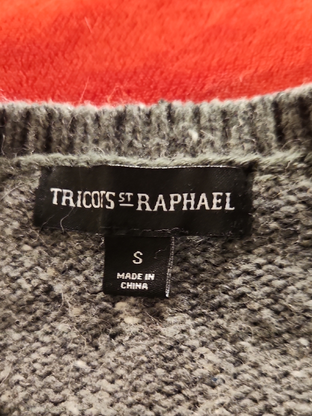 Tricots St Raphael Women's Gray V-Neck Sweater